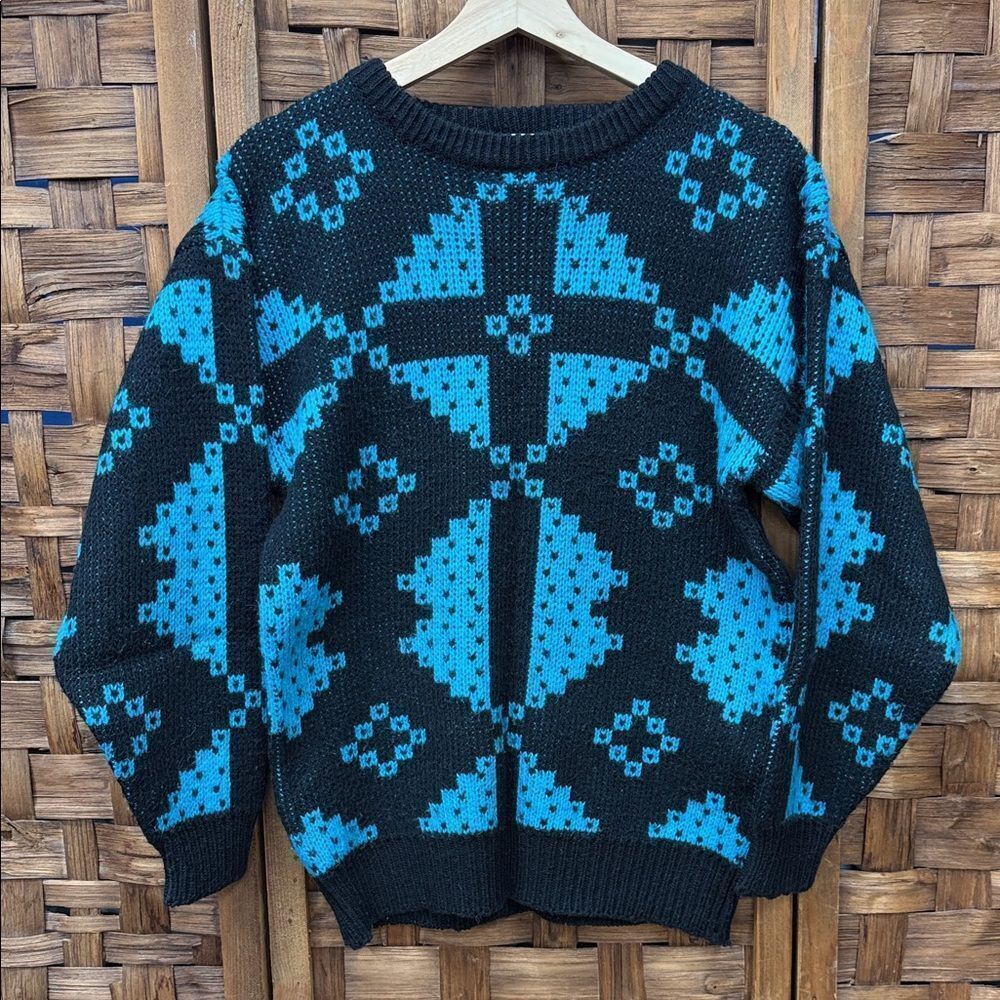 Vintage Men's Black and Blue Geometric Sweater